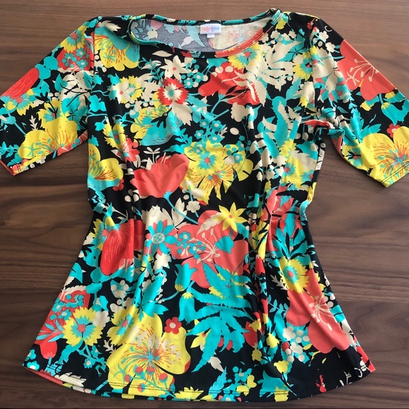 LuLaRoe Tops - Floral t-shirt / Gigi LuLaRoe size XXL